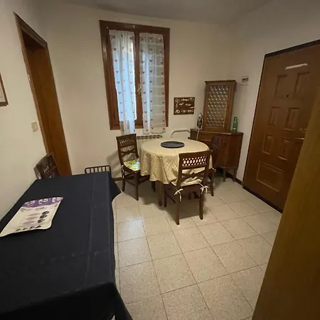 Comfortable Near Train Station Venice