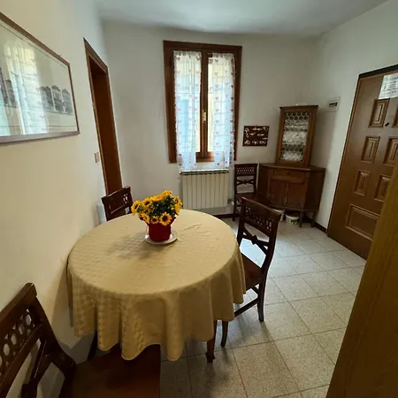 Comfortable Near Train Station Apartment Venice