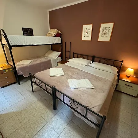 Comfortable Near Train Station Apartment Venice
